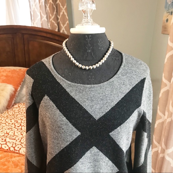 Ann Taylor Sweaters - Ann Taylor ⚜️ Grey & Black Design Sweater